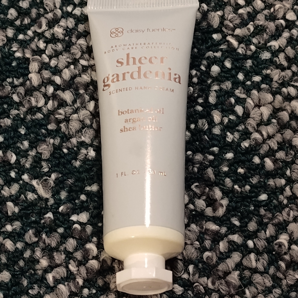 NEW! Daisy Fuentes Sheer Gardenia Hand Lotion 1oz